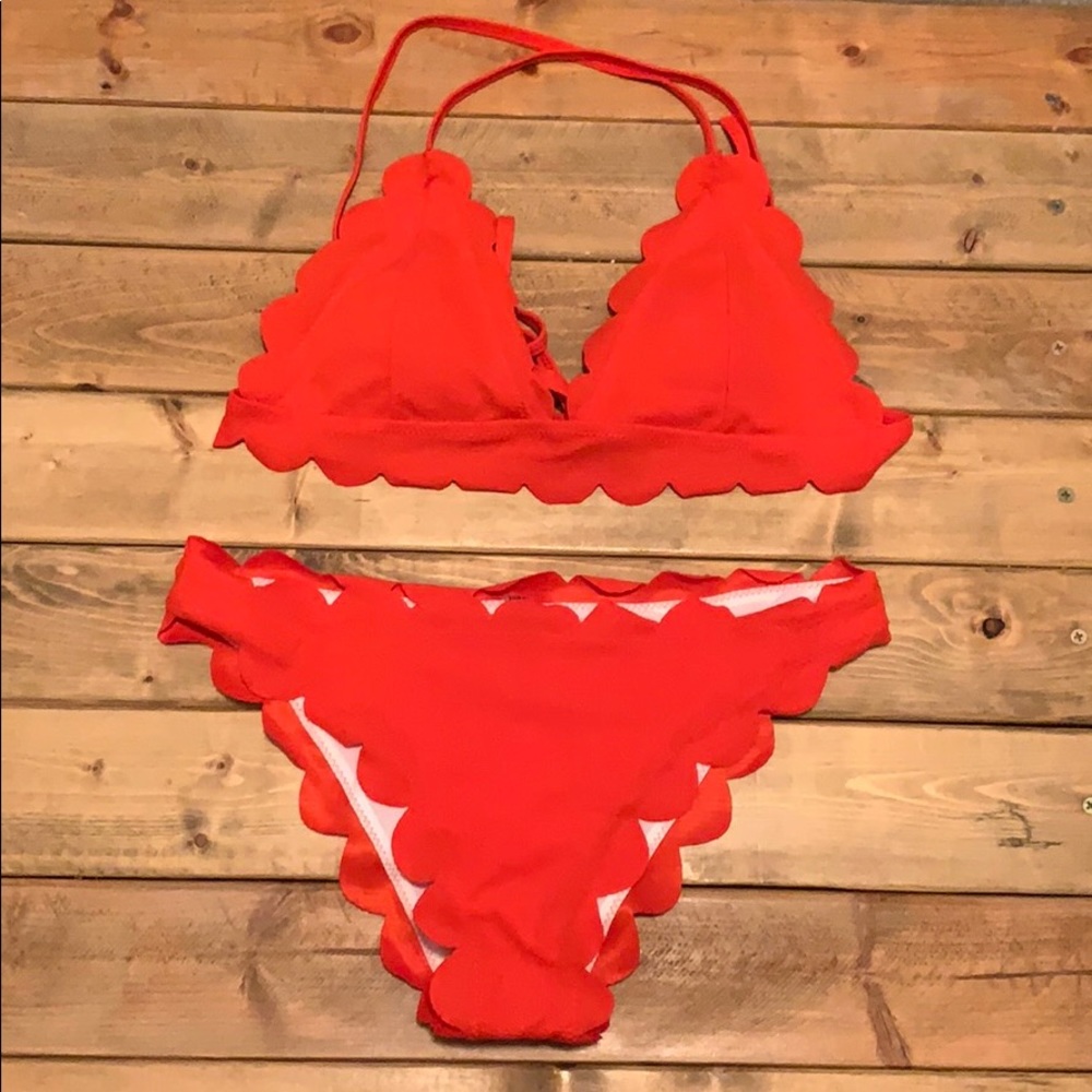 Scalloped Bikini Size Large ( runs a little small)